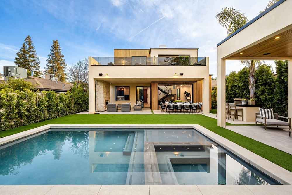 How to Design a Pool Area That Feels Like a Luxury Resort